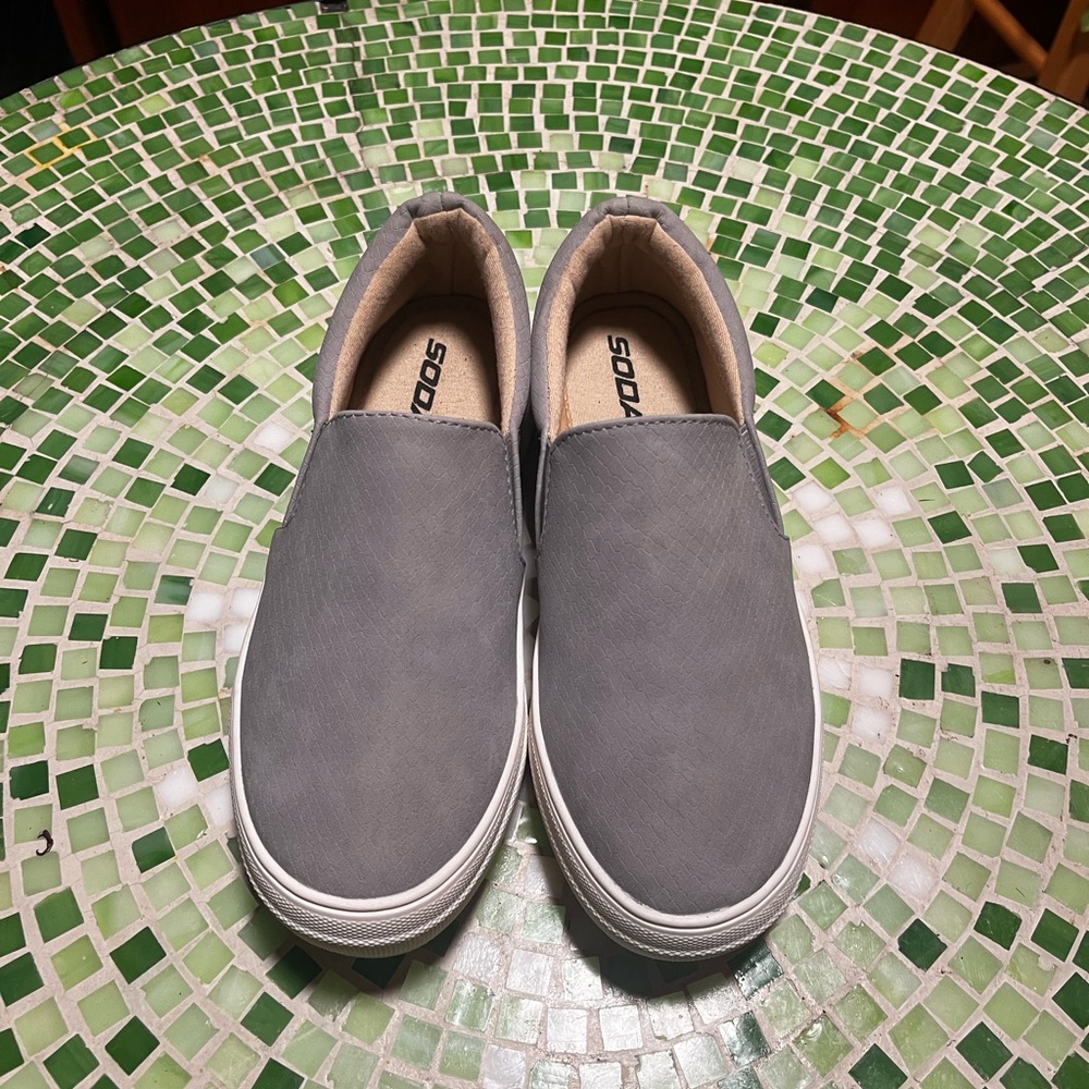 Soda Gray Flats Versatile Slip-On Shoes